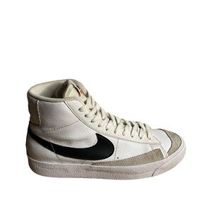 nike white & black blazer mid 77 se trainers youth